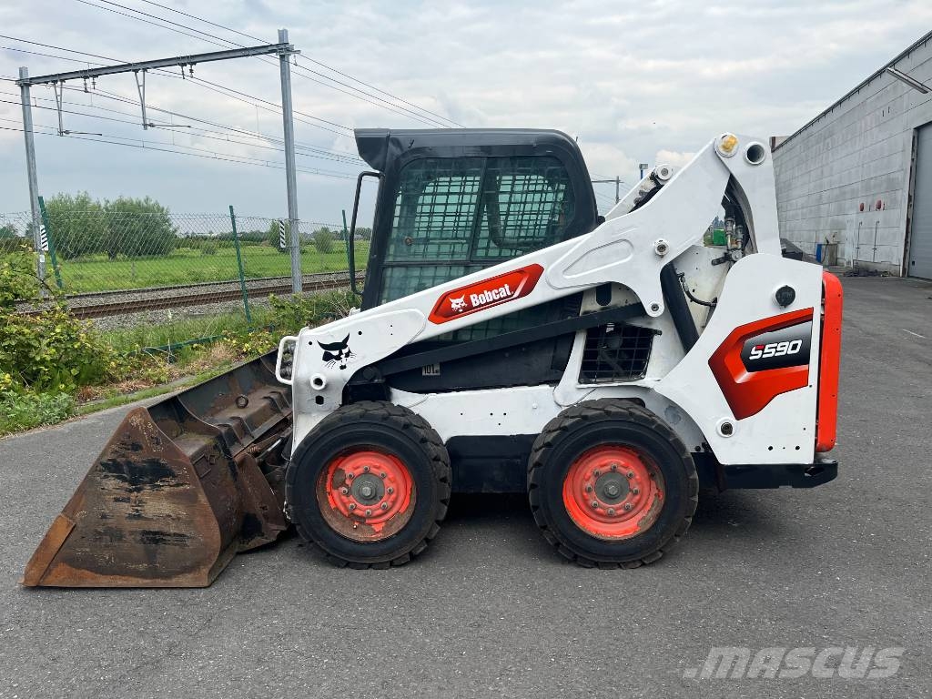 Bobcat S 590 لوادر انزلاقية التوجيه
