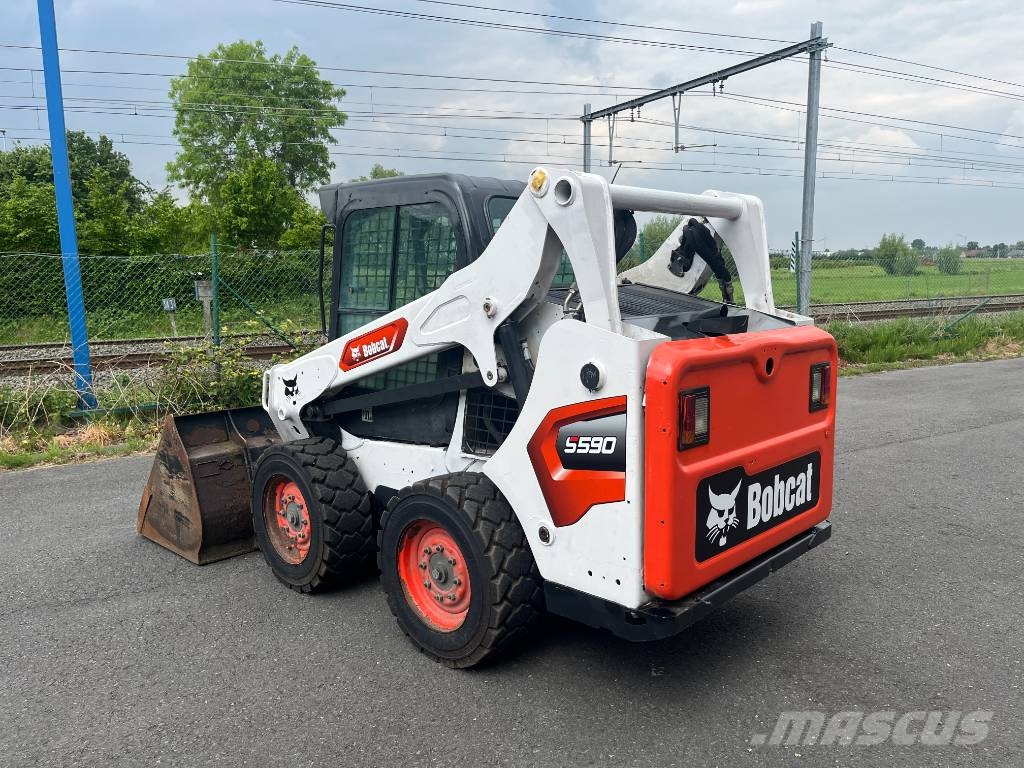 Bobcat S 590 لوادر انزلاقية التوجيه