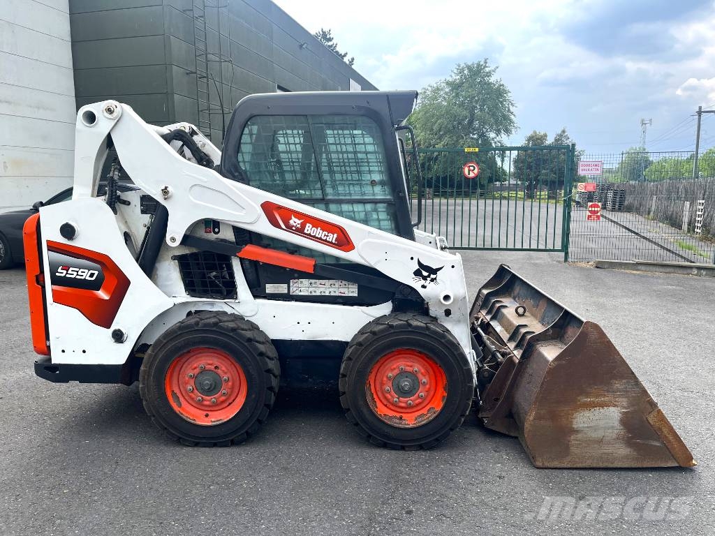 Bobcat S 590 لوادر انزلاقية التوجيه