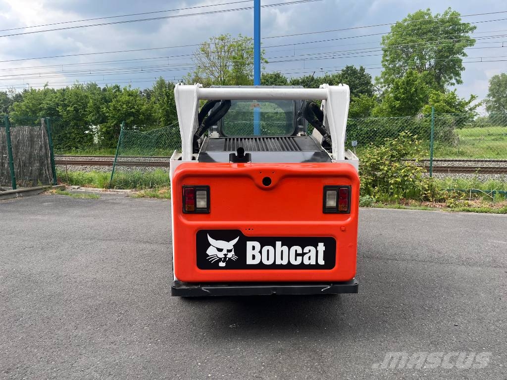 Bobcat S 590 لوادر انزلاقية التوجيه