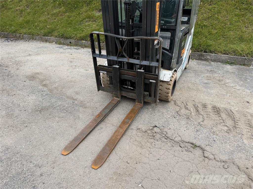 UniCarriers JAG2N1L20Q Electric forklifts