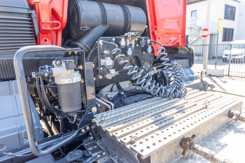 MAN TGS 33.470 BBS-6x6 (motor new 28.000 km) Sadulveokid
