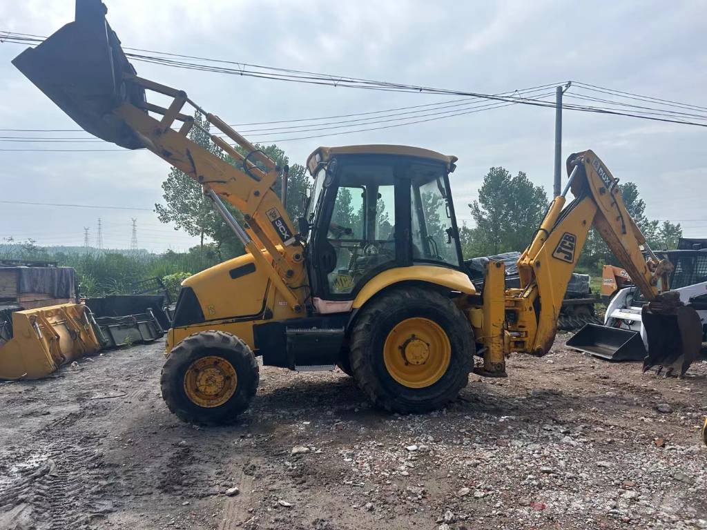 JCB 3cx with Powerful Engine in Stock Rovokopači