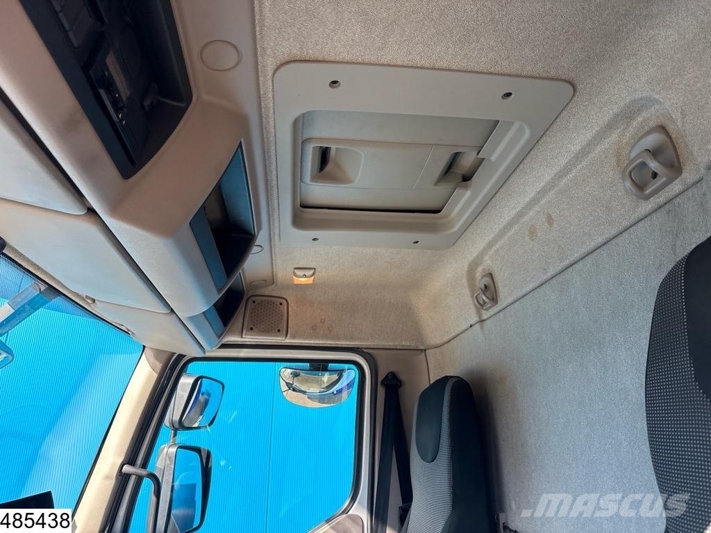 DAF LF 230 EURO 6, Manual, Dhollandia Bakwagens met gesloten opbouw