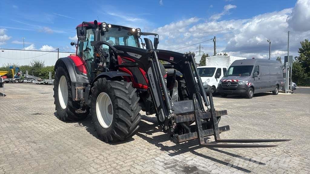 Valtra N134 0 Traktori