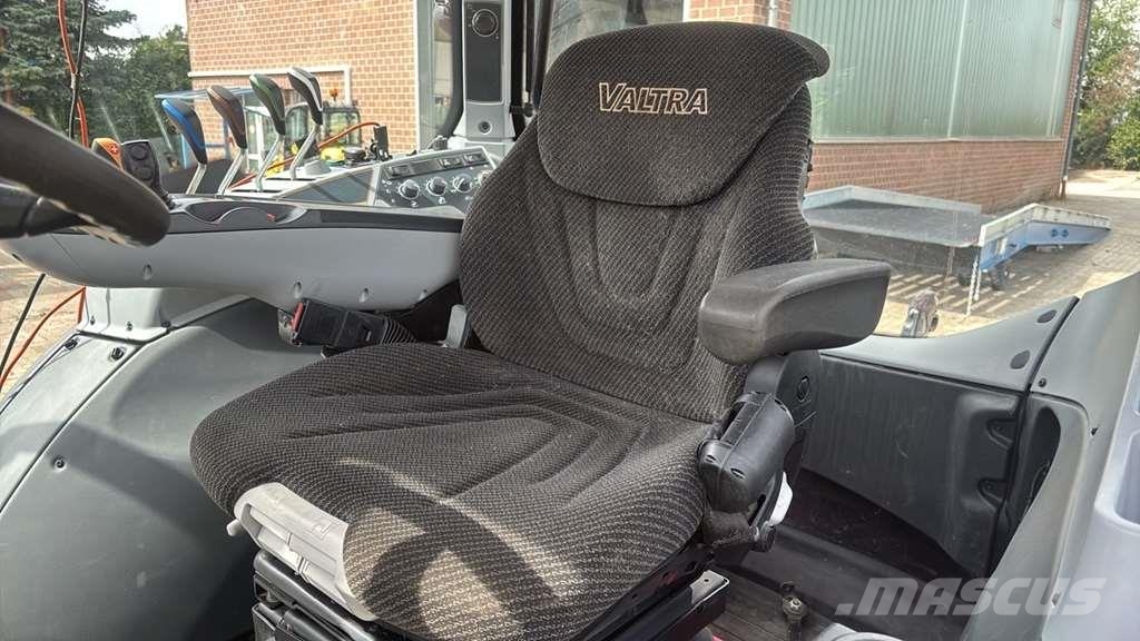 Valtra N134 0 Traktori