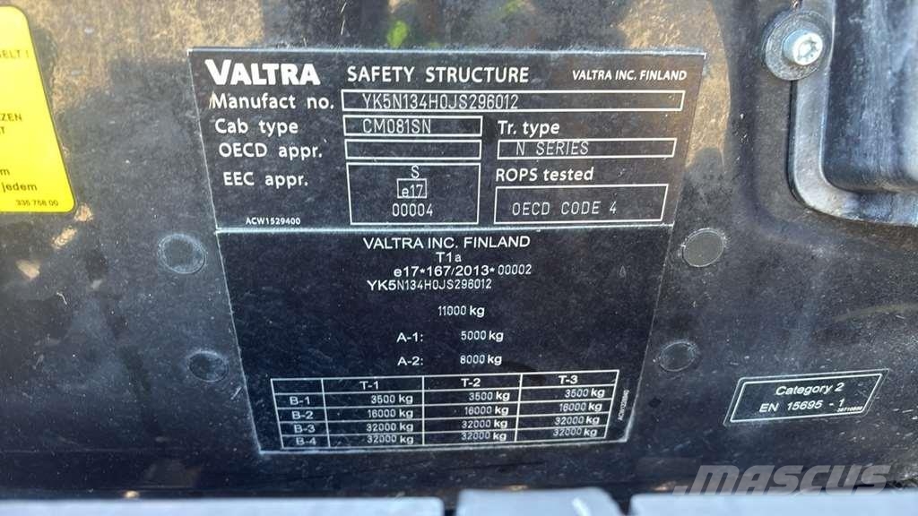 Valtra N134 0 Traktori