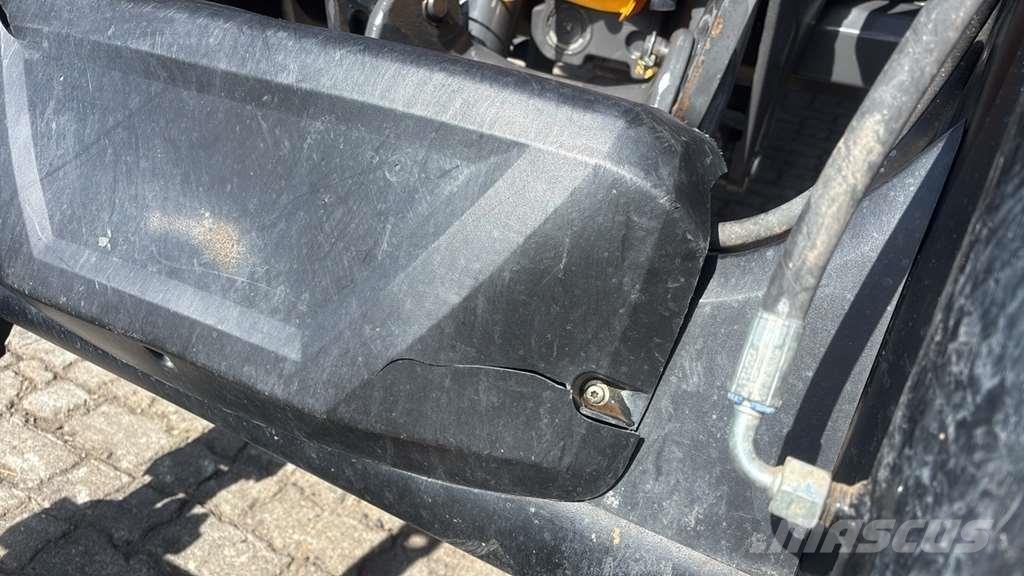 Valtra N134 0 Traktori