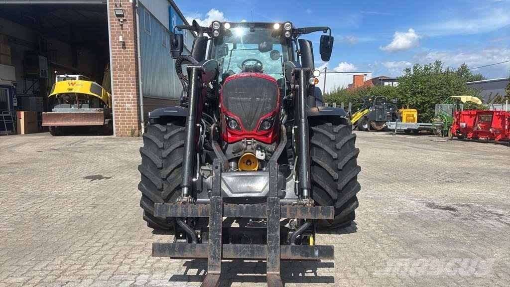 Valtra N134 0 Traktori