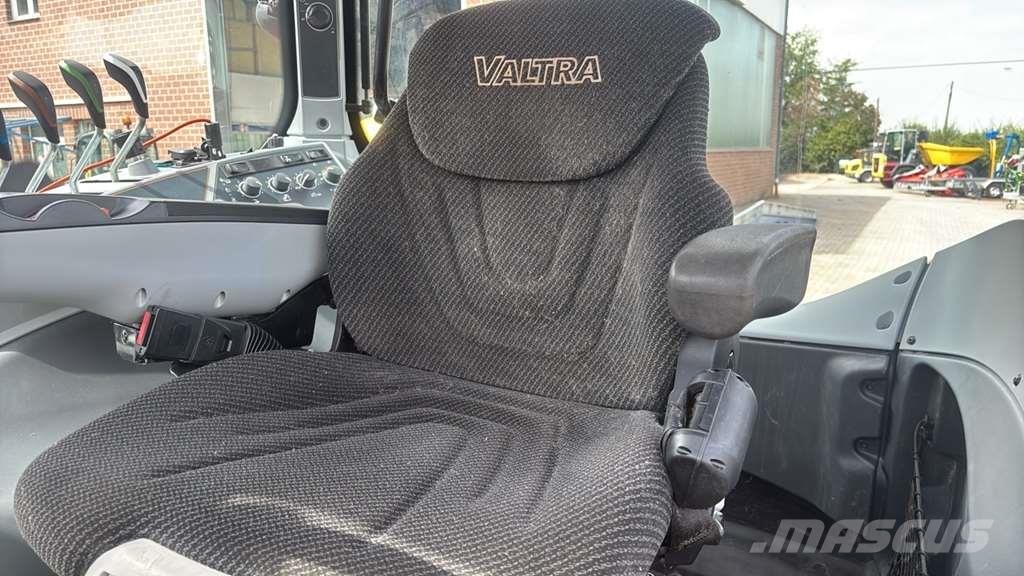 Valtra N134 0 Traktori