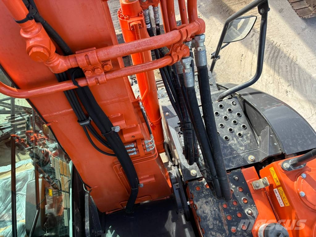 Hitachi ZX 135 US-7 Paletli ekskavatörler