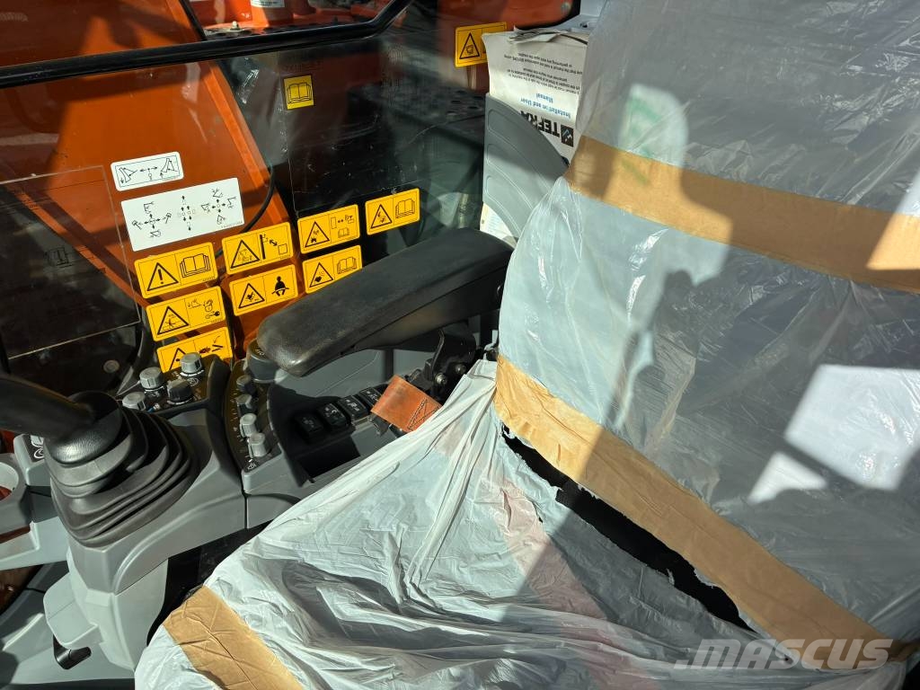 Hitachi ZX 135 US-7 Paletli ekskavatörler