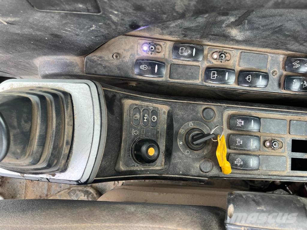 JCB JS 145 LC Roomikekskavaatorid