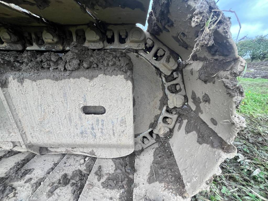 JCB JS 145 LC Roomikekskavaatorid