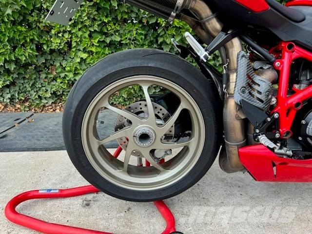 Ducati Monster 1200S Telakaivukoneet