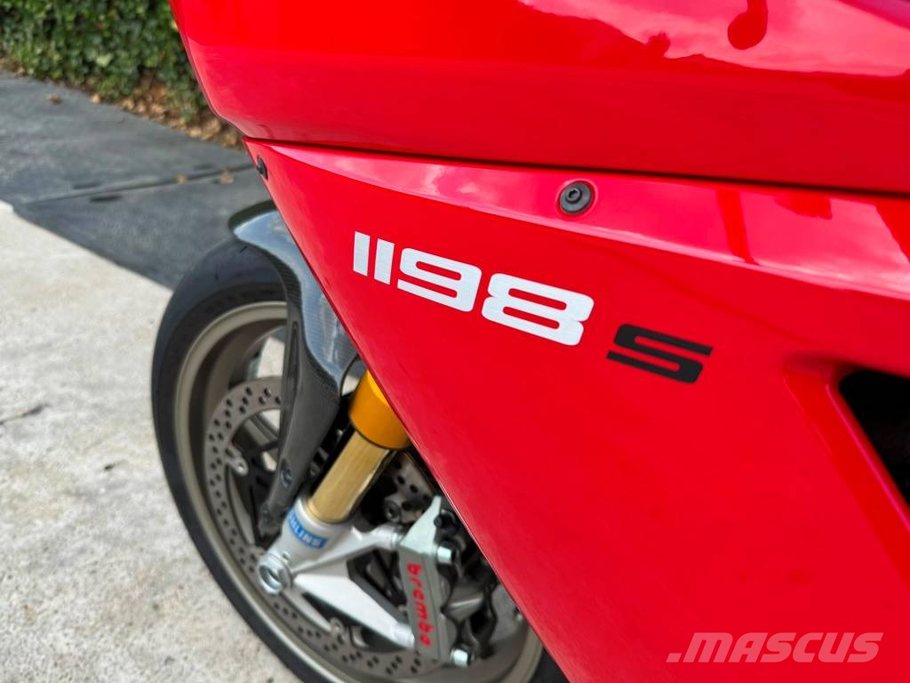 Ducati Monster 1200S Telakaivukoneet