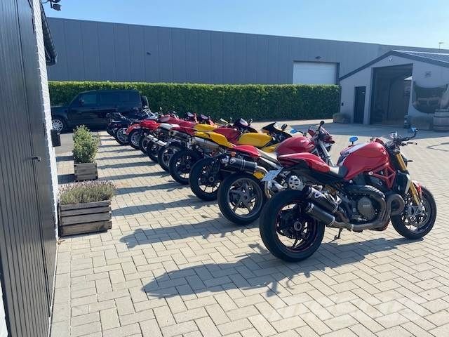 Ducati Monster 1200S Telakaivukoneet