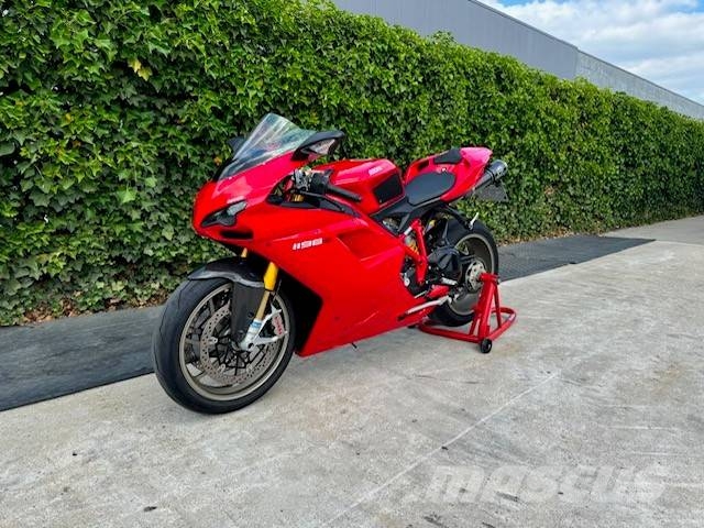 Ducati Monster 1200S Telakaivukoneet