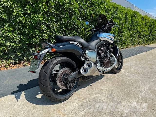 Ducati Monster 1200S Telakaivukoneet