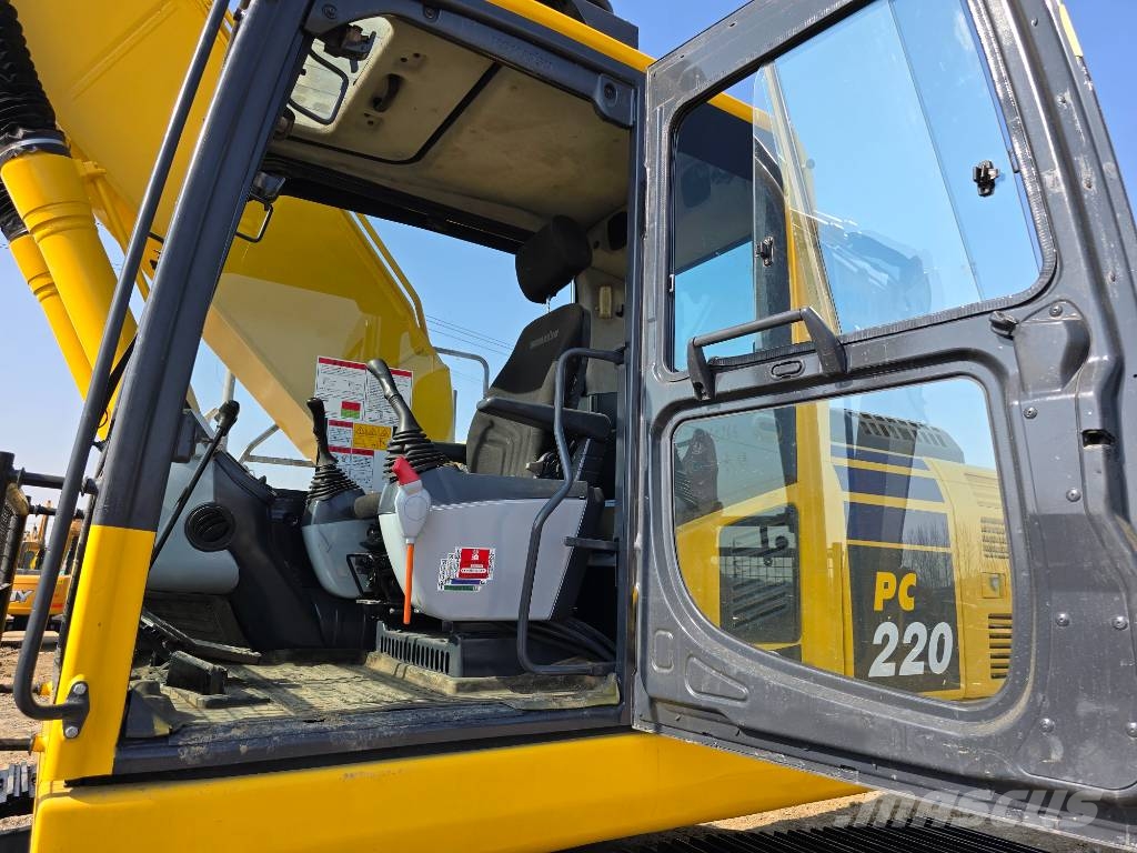 Komatsu PC 220-8 حفارات زحافة