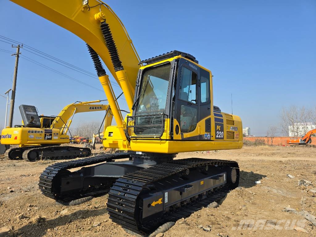 Komatsu PC 220-8 حفارات زحافة