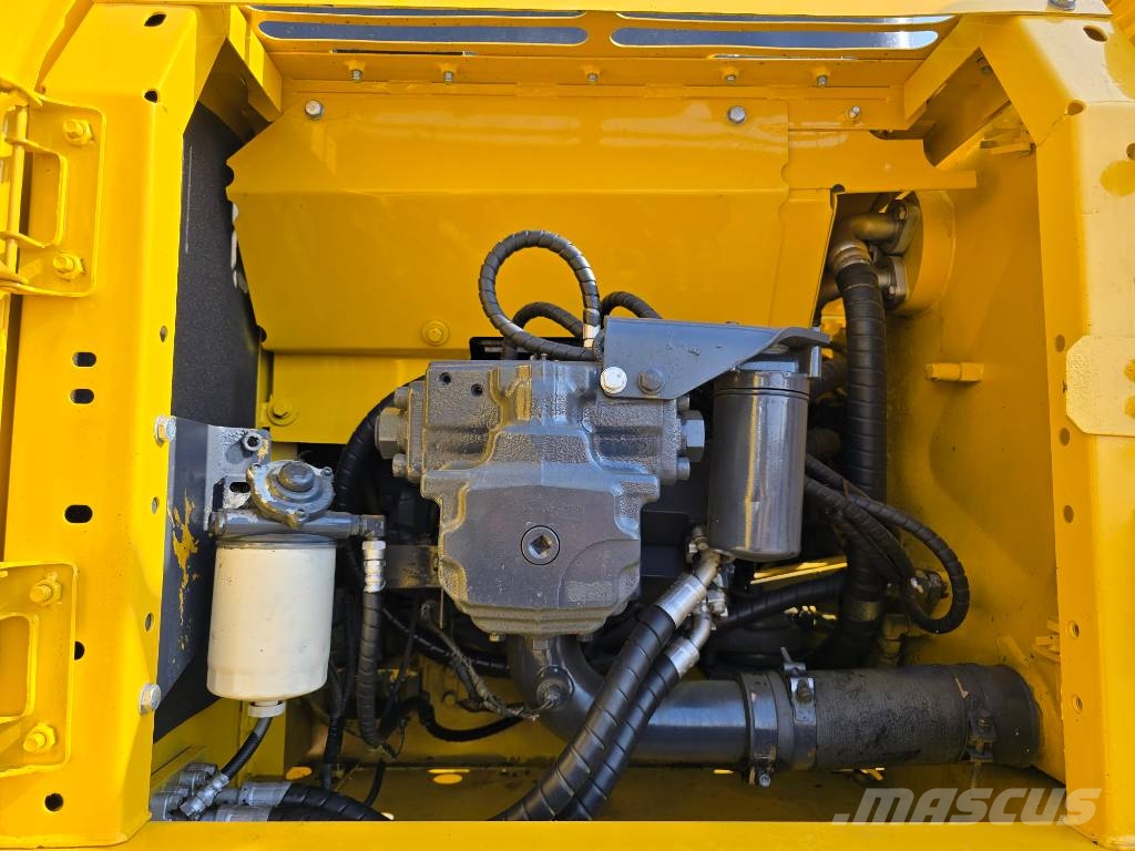 Komatsu PC 220-8 حفارات زحافة