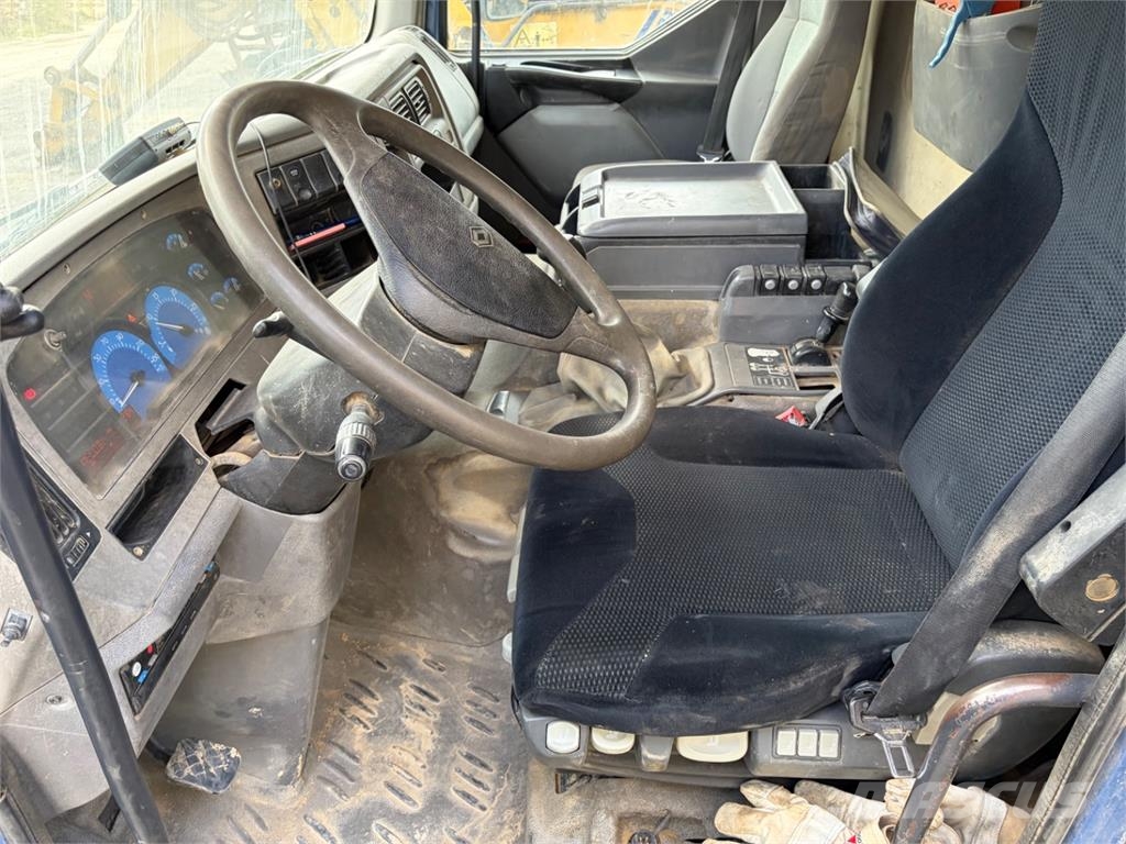 Renault KERAX 420.40 P8X4 Tipper trucks
