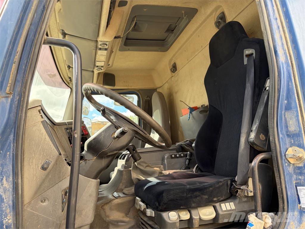 Renault KERAX 420.40 P8X4 Tipper trucks