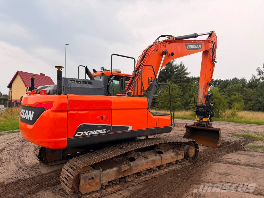 Doosan DX 225 LC 大型油圧ショベル12t以上(パワーショベル・ユンボ)