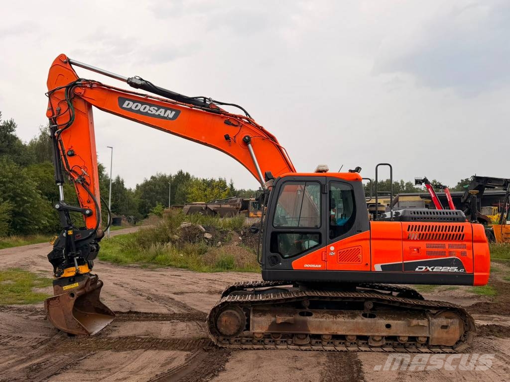 Doosan DX 225 LC 大型油圧ショベル12t以上(パワーショベル・ユンボ)