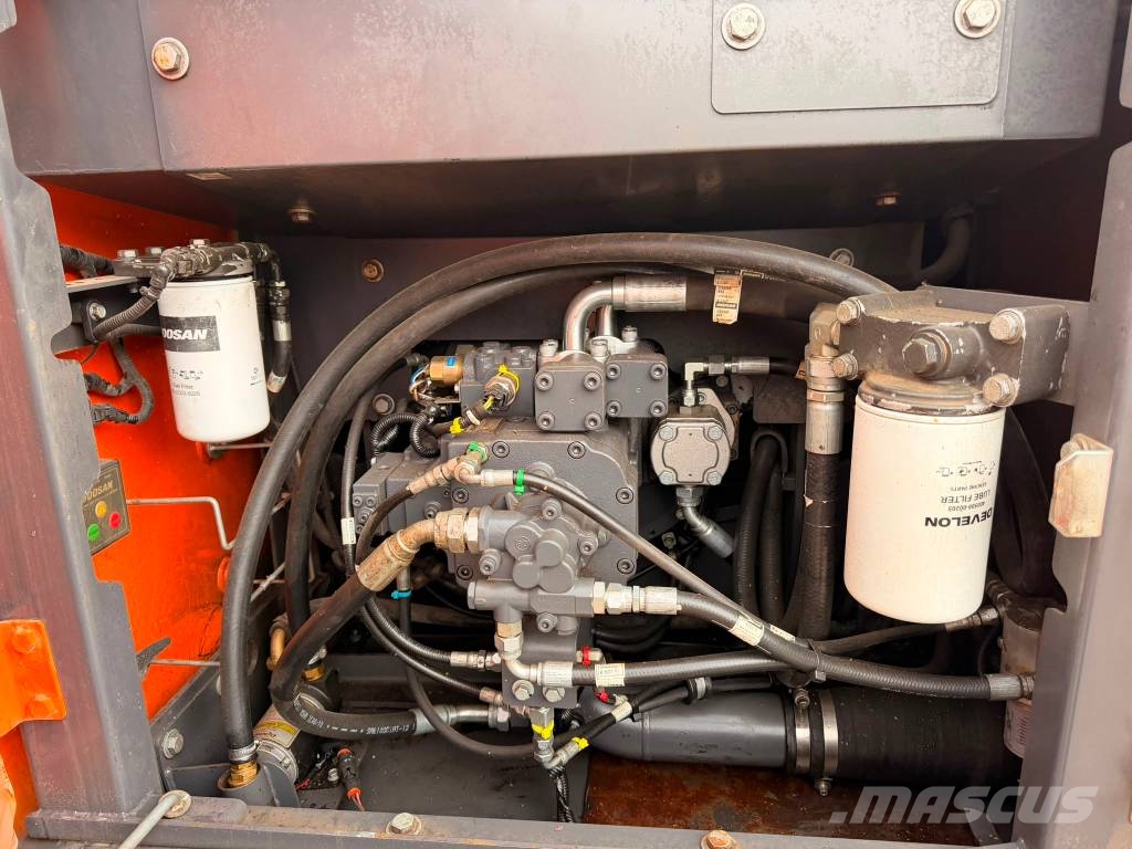 Doosan DX 225 LC 大型油圧ショベル12t以上(パワーショベル・ユンボ)