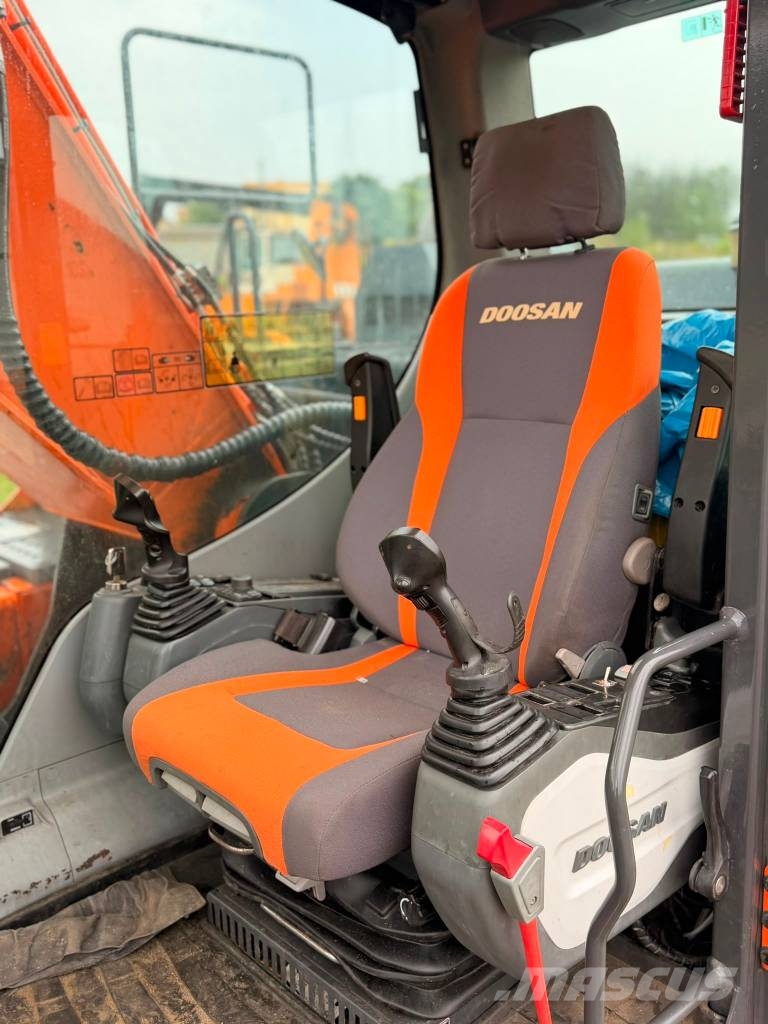 Doosan DX 225 LC 大型油圧ショベル12t以上(パワーショベル・ユンボ)