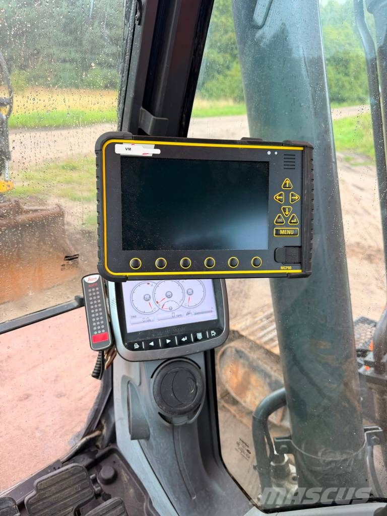 Doosan DX 225 LC 大型油圧ショベル12t以上(パワーショベル・ユンボ)