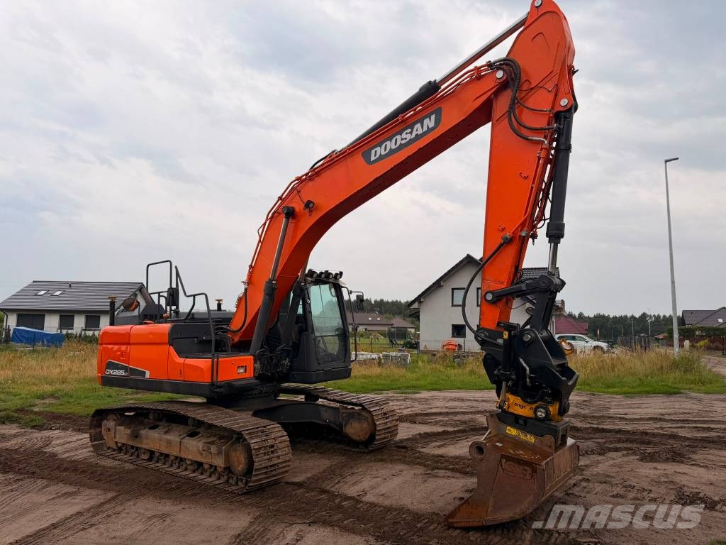Doosan DX 225 LC 大型油圧ショベル12t以上(パワーショベル・ユンボ)