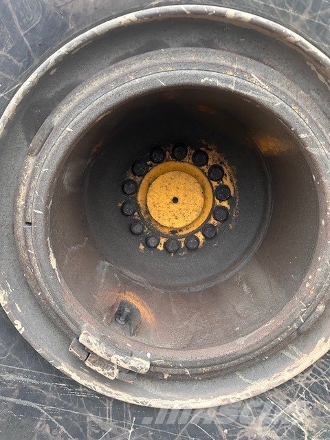 Bell L 2606 E Kolesni nakladalci