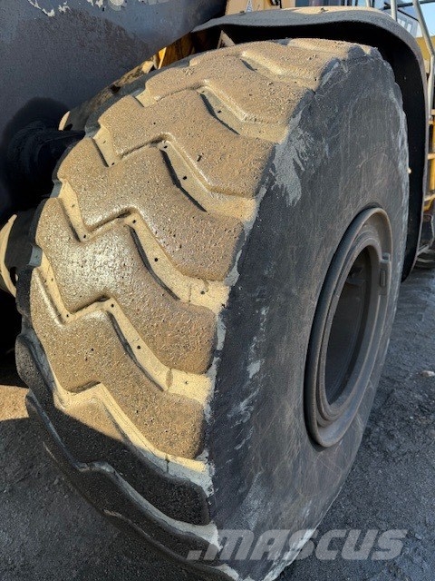 Bell L 2606 E Kolesni nakladalci