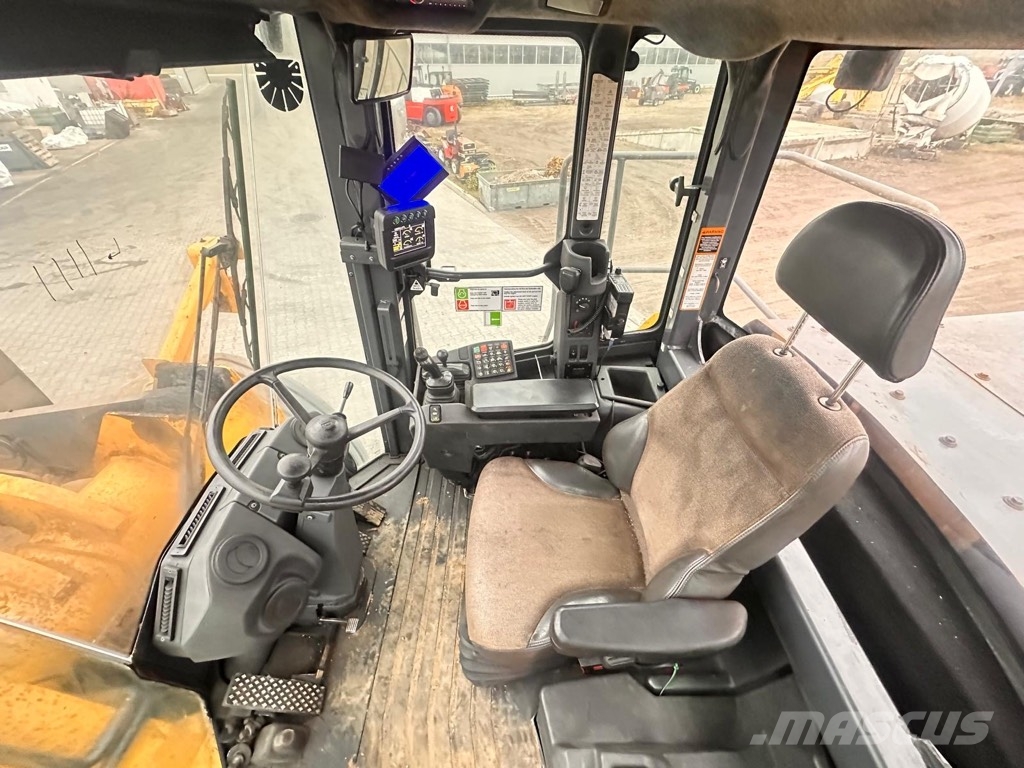 Bell L 2606 E Kolesni nakladalci