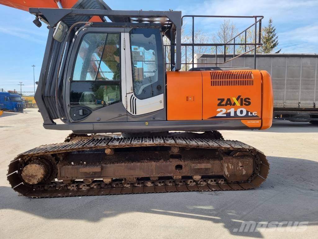 Hitachi ZX 210 LC-3 حفارات زحافة