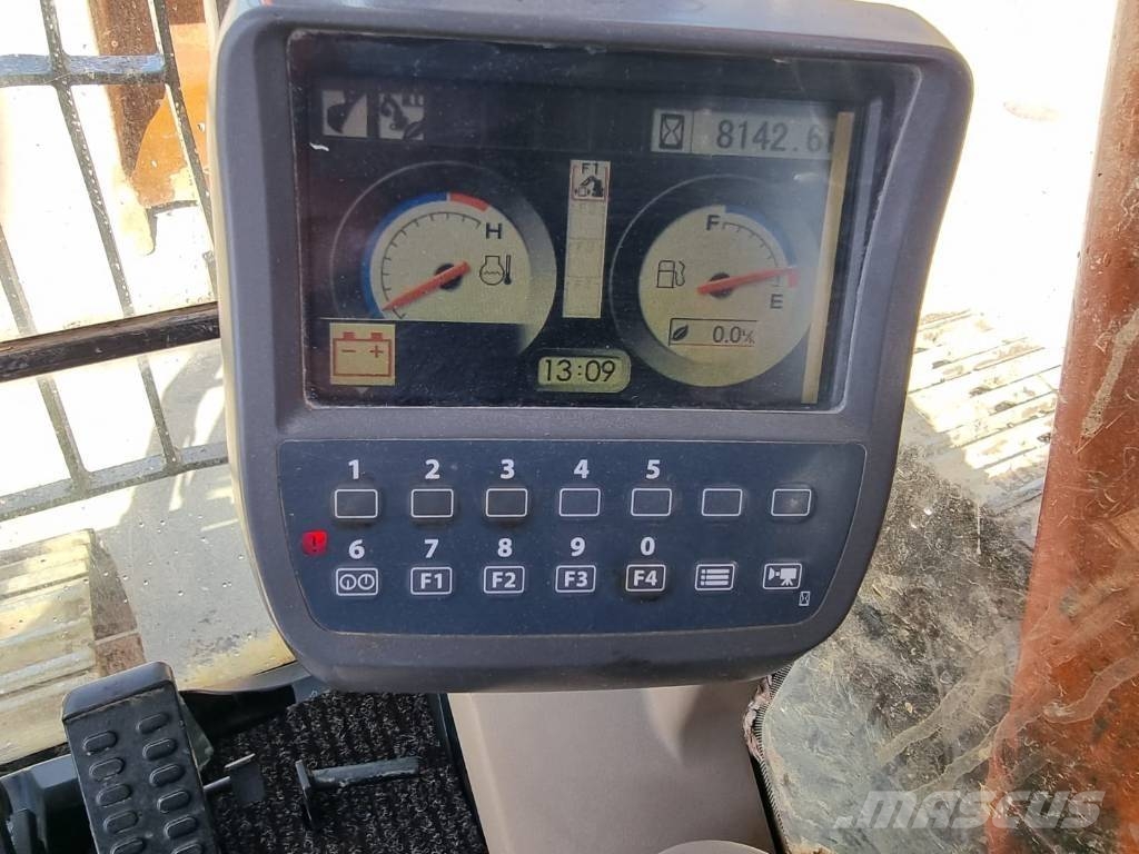 Hitachi ZX 210 LC-3 حفارات زحافة