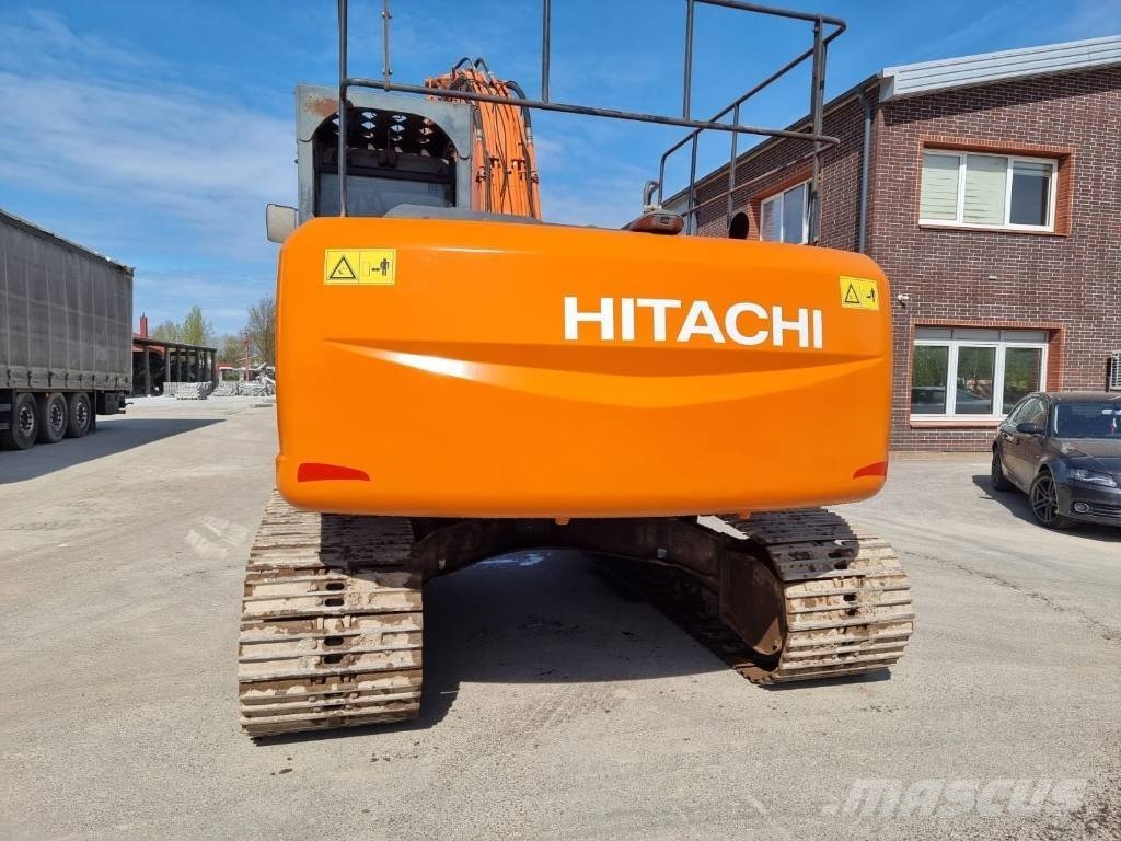 Hitachi ZX 210 LC-3 حفارات زحافة