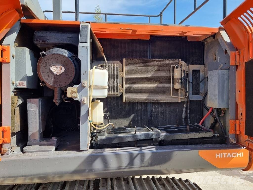 Hitachi ZX 210 LC-3 حفارات زحافة