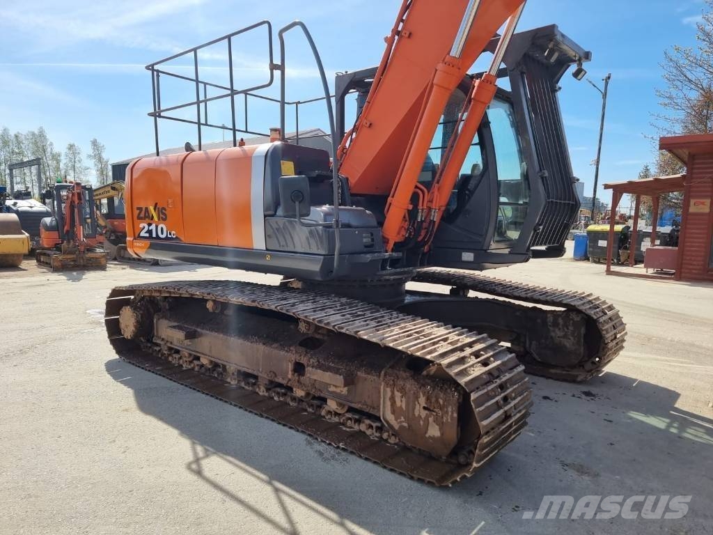 Hitachi ZX 210 LC-3 حفارات زحافة