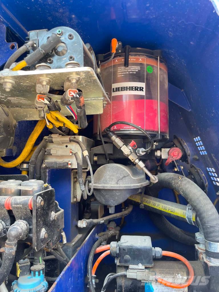 Liebherr R 956 HD حفارات زحافة