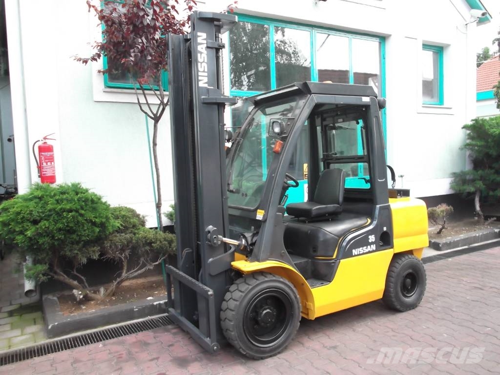 Nissan UGL02-A35DU V-2442 Plinski viljuškari