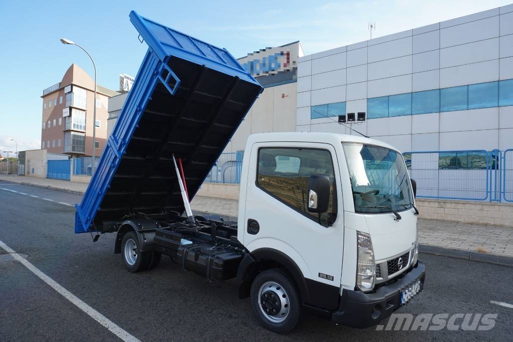 Nissan NT400 35.13 BASCULANTE Kiperi kamioni