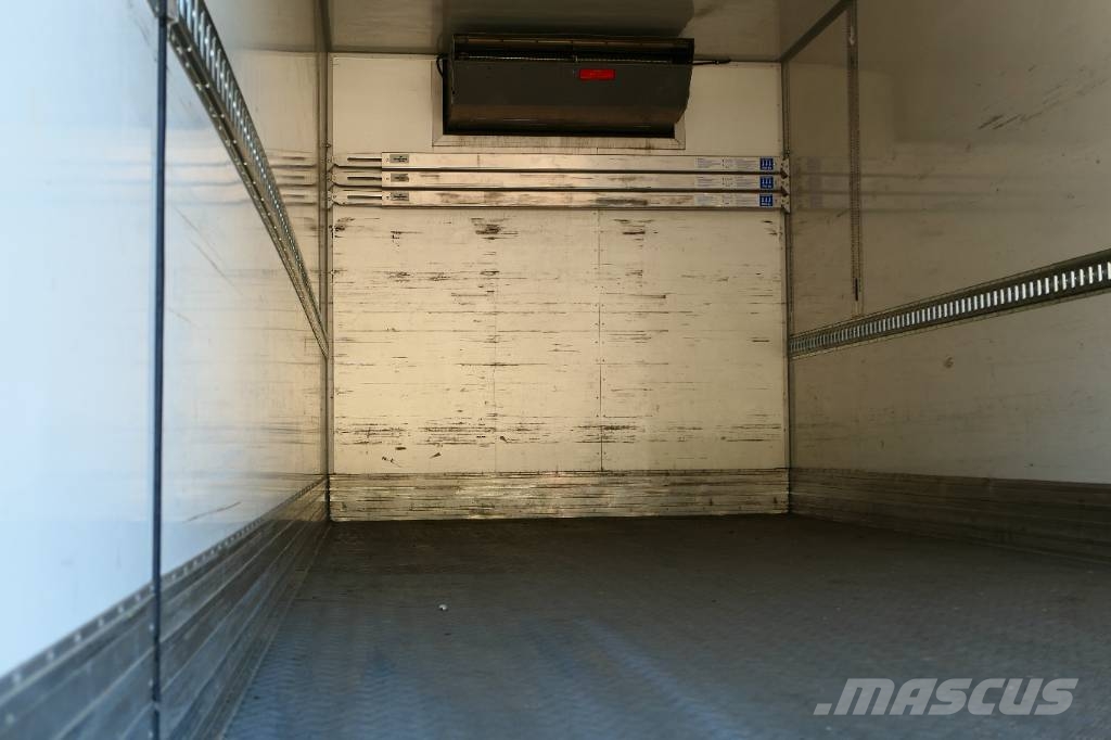 Volvo FM 330 4x2 شاحنات بدرجة حرارة قابلة للضبط