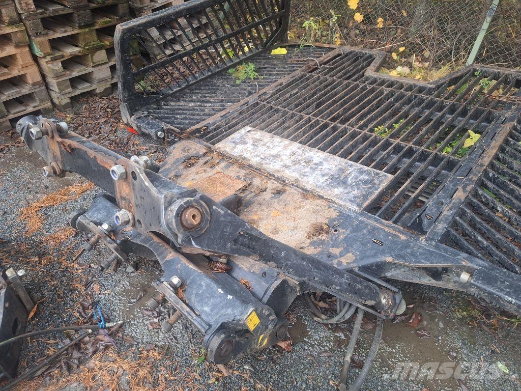 Komatsu 145F Sonstige Forstmaschinen