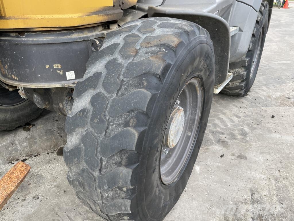 Mecalac AS 700 لوادر بعجل