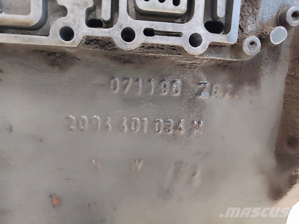 Housing ZF gearbox 2094004010 T-7300 3314 Fendt 82 Motorer