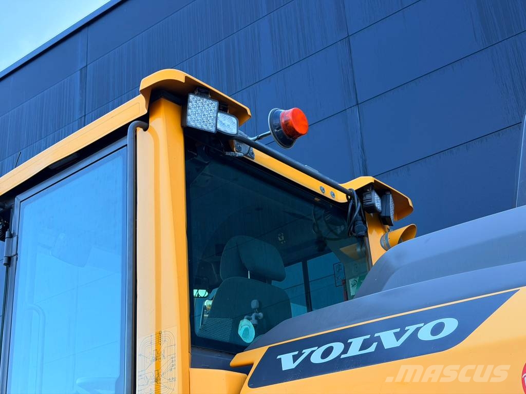 Volvo L 120 H Фронтальные погрузчики